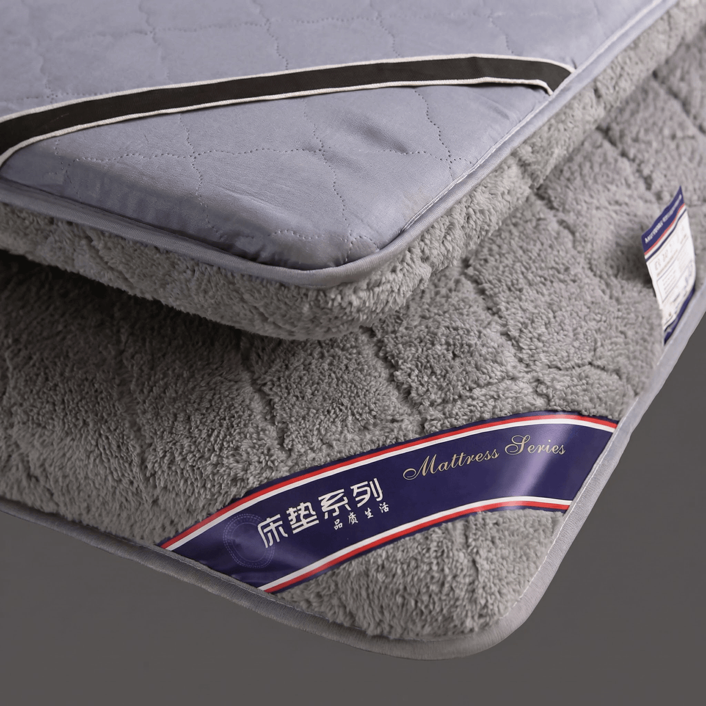 futon traditionnel laine synthétique gros plan étiquette qualité, fabrication soignée - Tenrai